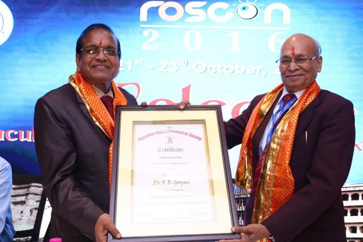 DR. KARISHMA GOYAL | Dr Karishma Goyal Best Eye Doctor in Vaishali Nagar-Rajasthan